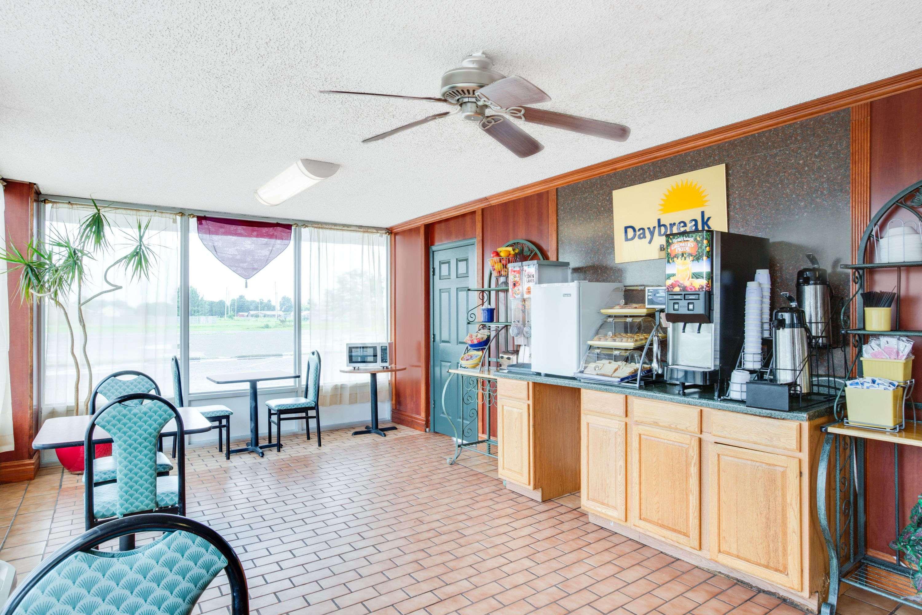 Days Inn By Wyndham Newport Exterior foto