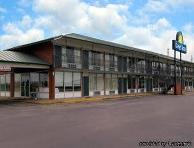 Days Inn By Wyndham Newport Exterior foto